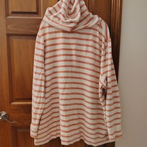 Plus size women's top hooded